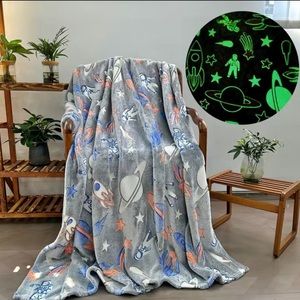 NIP Soft Glow In The Dark Astronaut/Space Blanket